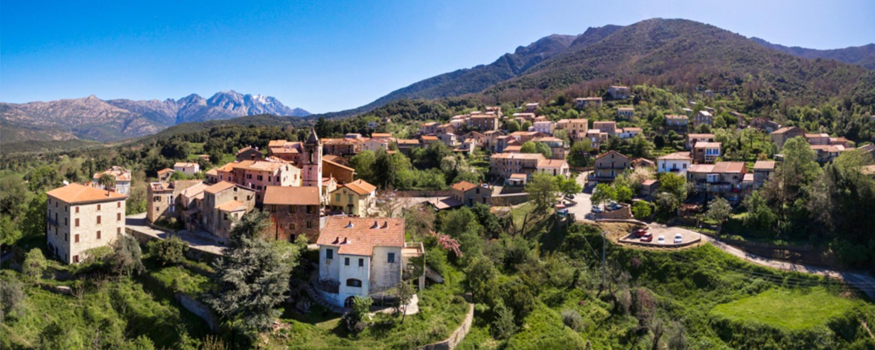  ARRIVÉE DE "RUSSES BLANCS" EN CORSE : UN CHOC CULTUREL.